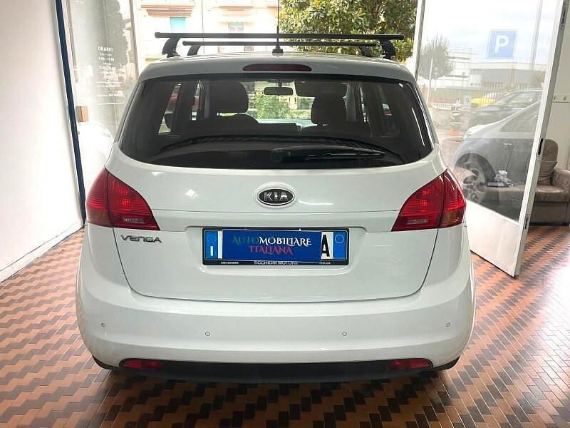 Usata Kia Venga Active 90 CV (66 kW) 2012 Bianco Utilitaria