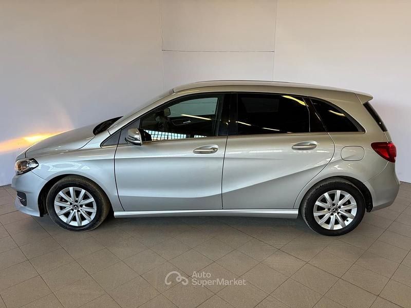 Usata Mercedes B180 Business 109 CV (80 kW) 2018 Argento Monovolume