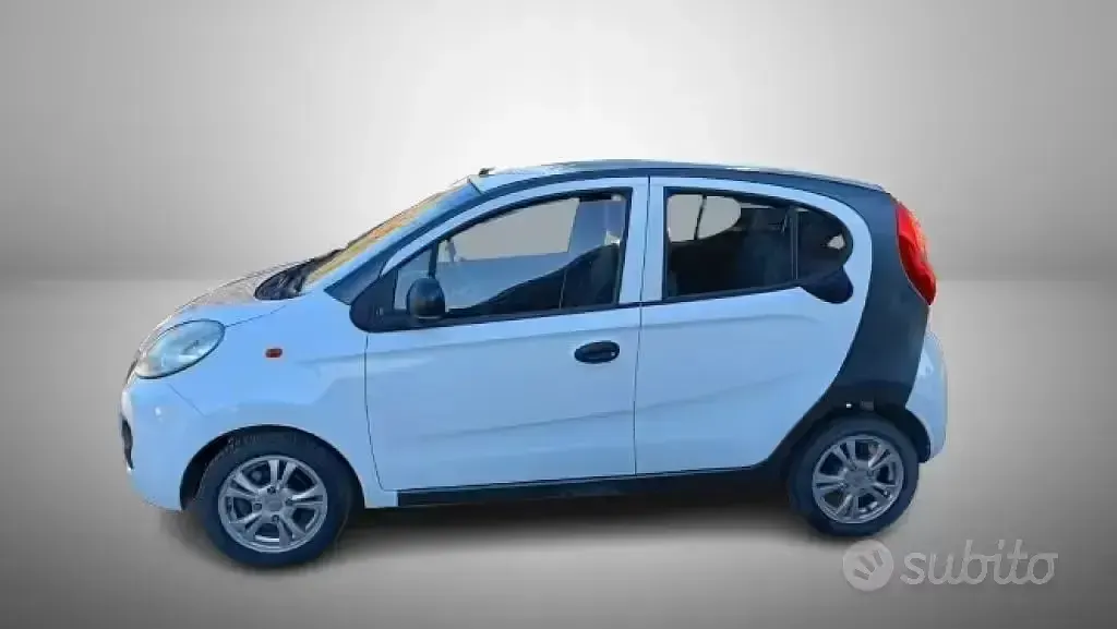 Usata DR Zero 69 CV (50 kW) 2015 Bianco Utilitaria