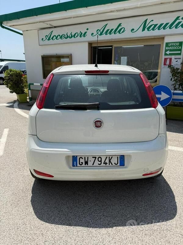 Usata Fiat Grande Punto 65 CV (47 kW) 2017 Bianco Utilitaria