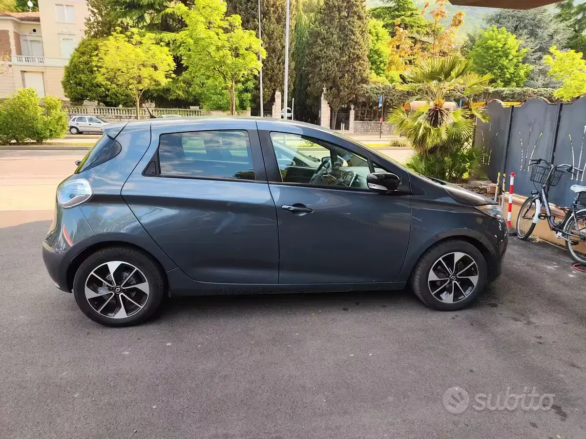 Usata Renault Zoe 42 kW (58 CV) 2017 Grigio Utilitaria