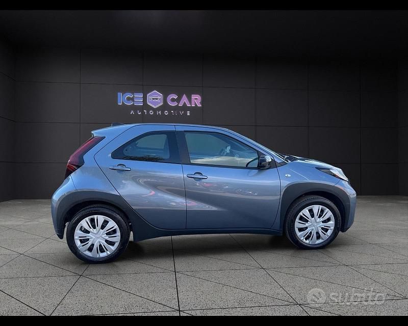Usata Toyota Aygo X Active 72 CV (52 kW) 2025 Grigio SUV