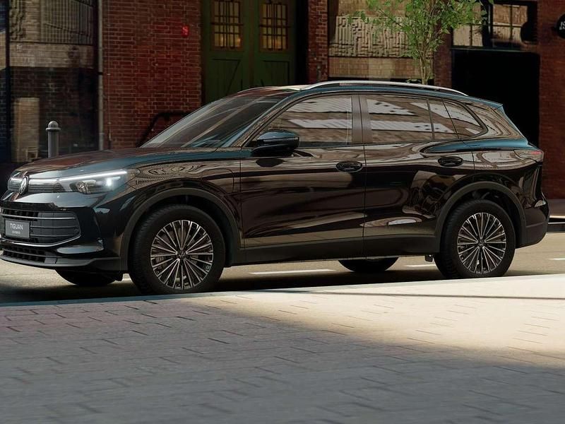 Nuova VW Tiguan Edition 204 CV (150 kW) 2026 Grenadill black metallizzato SUV