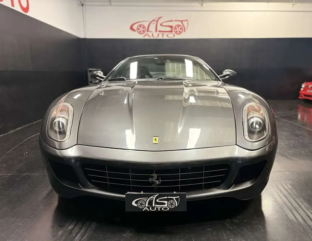 Usata Ferrari 599 620 CV (456 kW) 2009 Grigio silverstone Coupé