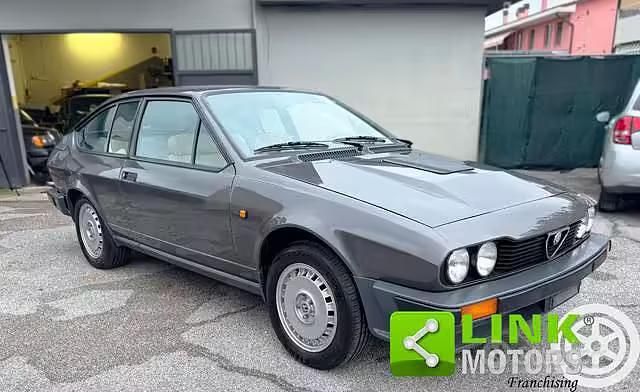 Usata Alfa Romeo GTV 158 CV (116 kW) 1981 Grigio Coupé