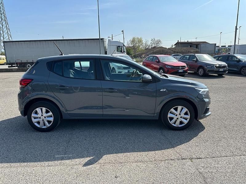 Usata Dacia Sandero Expression 101 CV (74 kW) 2024 Grigio Berlina