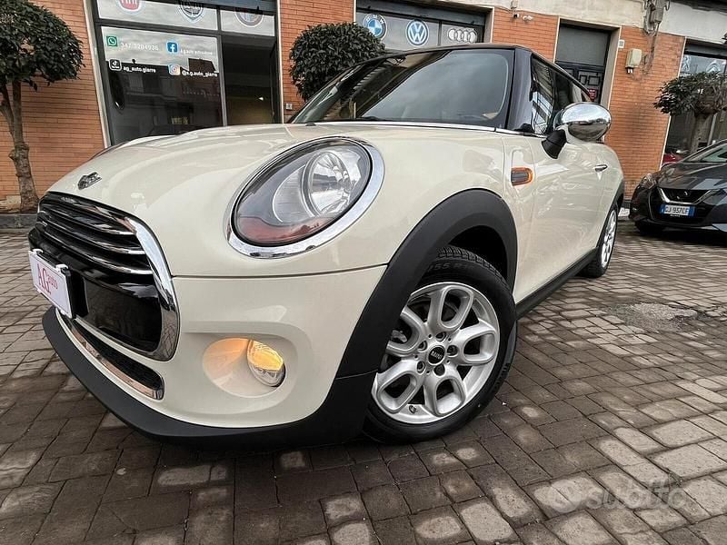 Usata Mini Cooper D 115 CV (84 kW) 2015 Beige Utilitaria