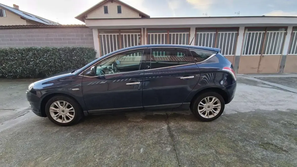 Usata Lancia Delta 120 CV (88 kW) 2009 Utilitaria