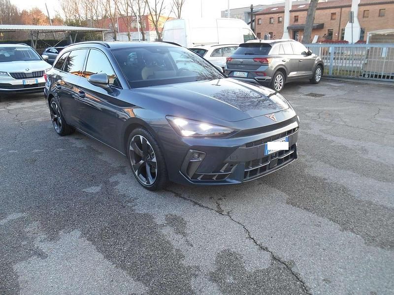 Usata Cupra Leon 150 CV (110 kW) 2024 Grigio Station wagon