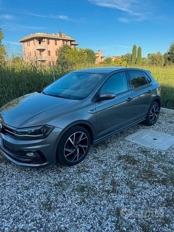 Usata VW Polo R-line 95 CV (69 kW) 2018 Grigio Utilitaria