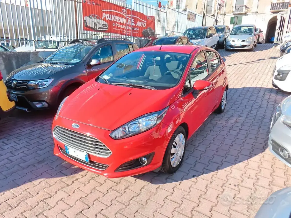 Usata Ford Fiesta 75 CV (55 kW) 2015 Rosso Utilitaria