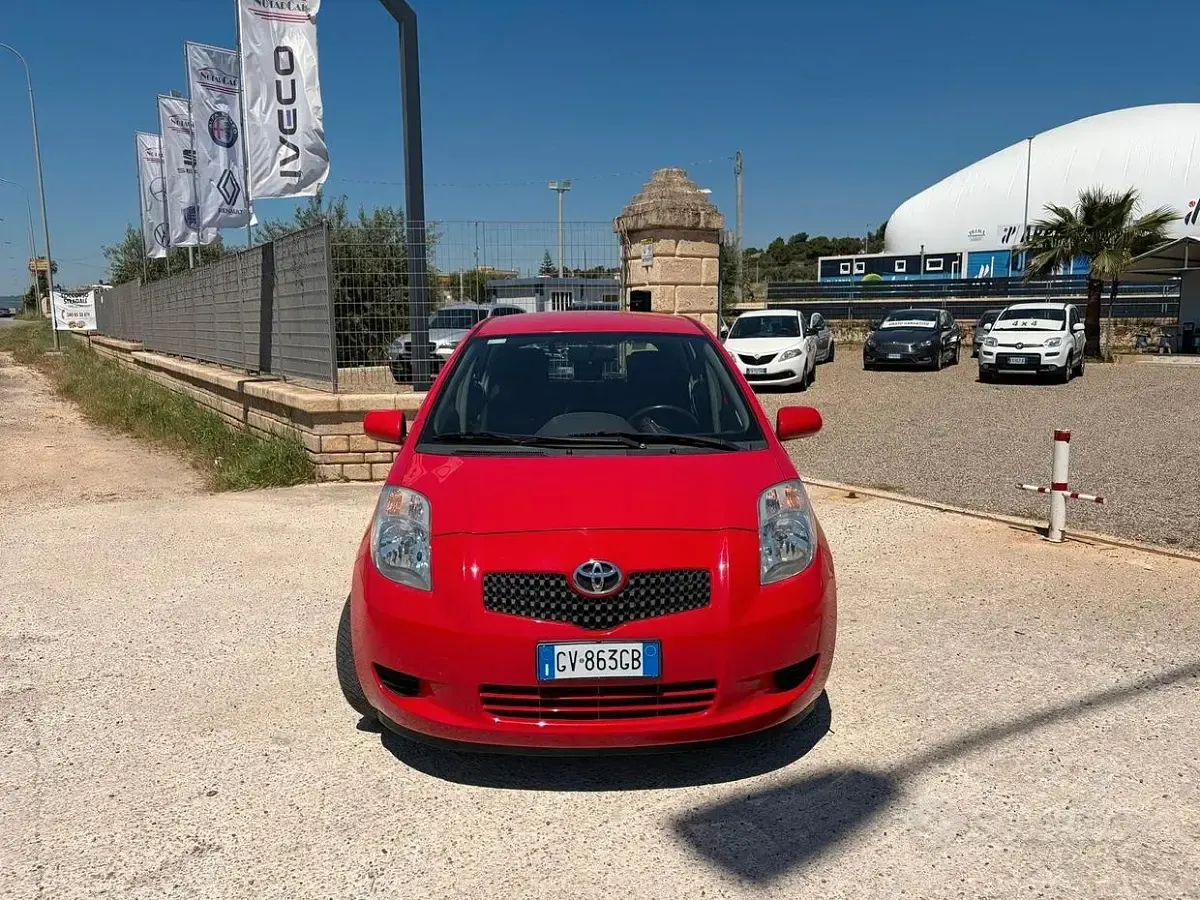 Usata Toyota Yaris Luna 87 CV (63 kW) 2006 Rosso Berlina