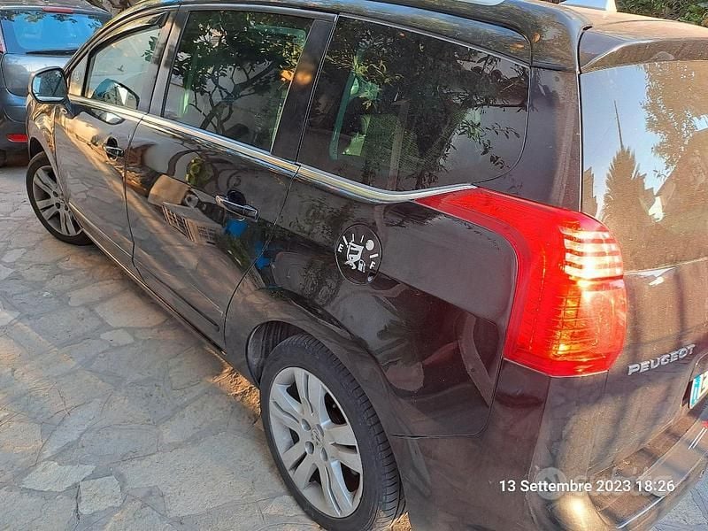 Usata Peugeot 5008 150 CV (110 kW) 2010 Nero Monovolume