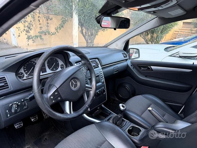 Usata Mercedes B200 Executive 140 CV (102 kW) 2010 Bianco Monovolume
