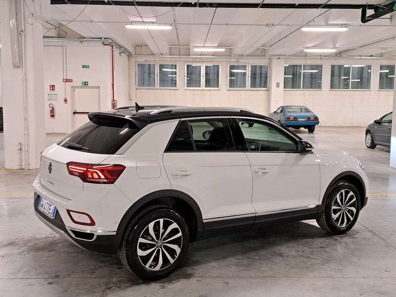 Usata VW T-Roc Style 116 CV (85 kW) 2024 Pure white pastello/tetto nero SUV