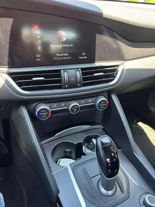 Usata Alfa Romeo Giulia Business 150 CV (110 kW) 2016 Argento Berlina