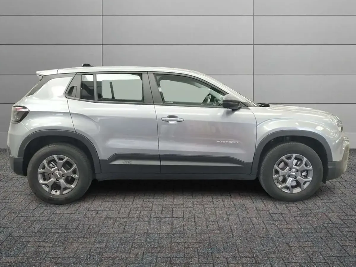 Usata Jeep Avenger Altitude 101 CV (74 kW) 2025 Argento SUV