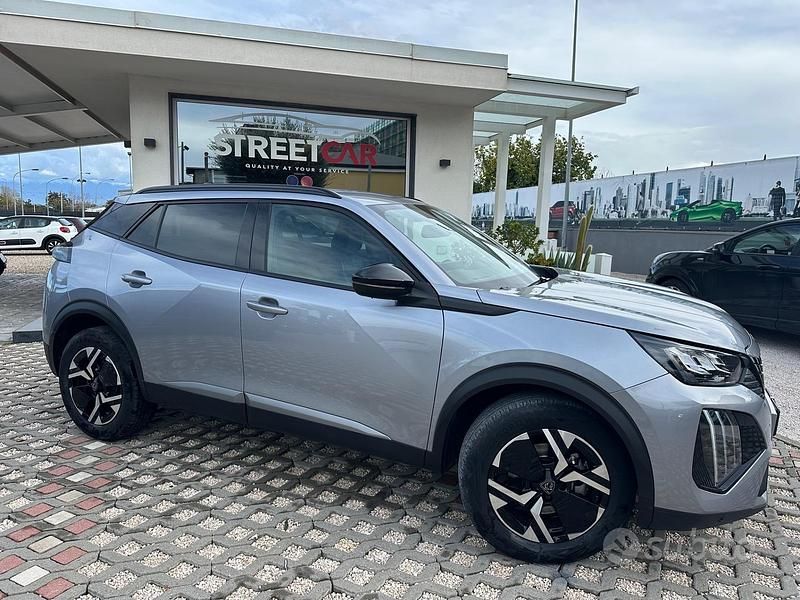Usata Peugeot 2008 Allure 131 CV (96 kW) 2023 Grigio SUV