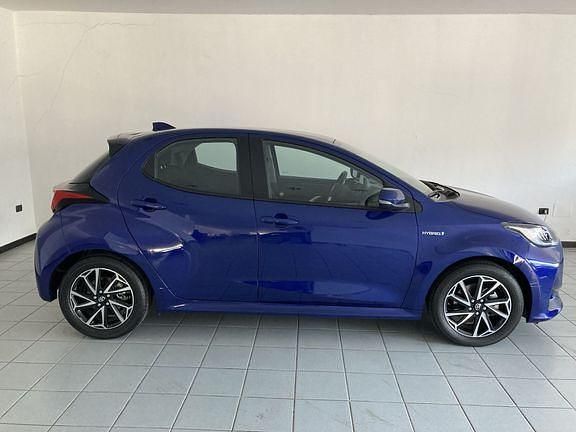 Usata Toyota Yaris Hybrid Trend 115 CV (84 kW) 2021 Blu Utilitaria