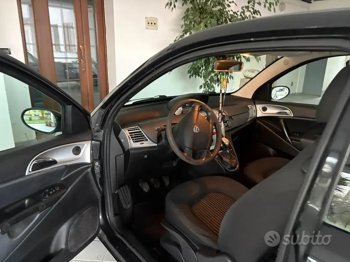 Usata Lancia Ypsilon 77 CV (56 kW) 2009 Nero Utilitaria