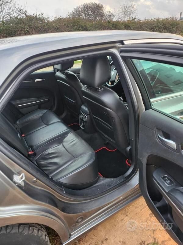 Grigio Usata 2012 Lancia Thema Tre volumi | 7500 € (Ottimo prezzo) - Immagine 1/4