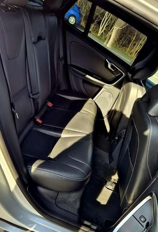 Usata Volvo V60 Momentum 150 CV (110 kW) 2017 Argento Station wagon