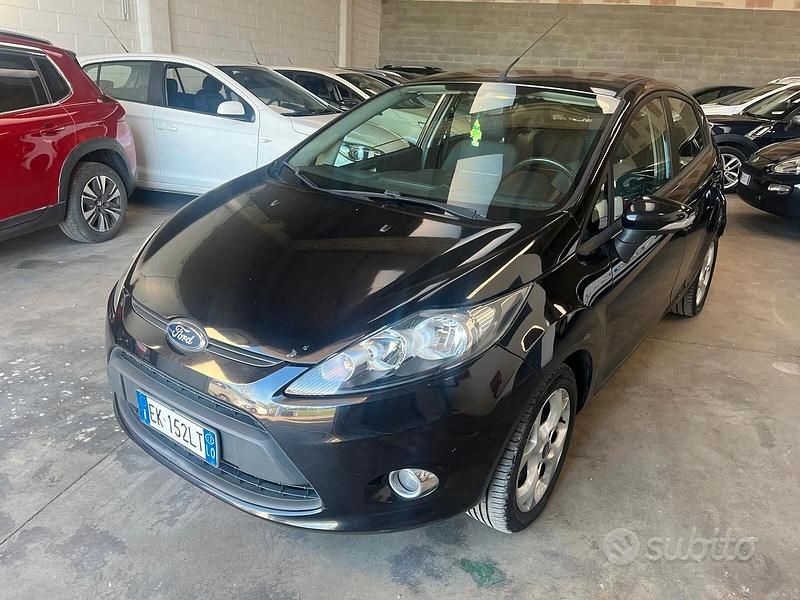 Usata Ford Fiesta 60 CV (44 kW) 2012 Blu Utilitaria