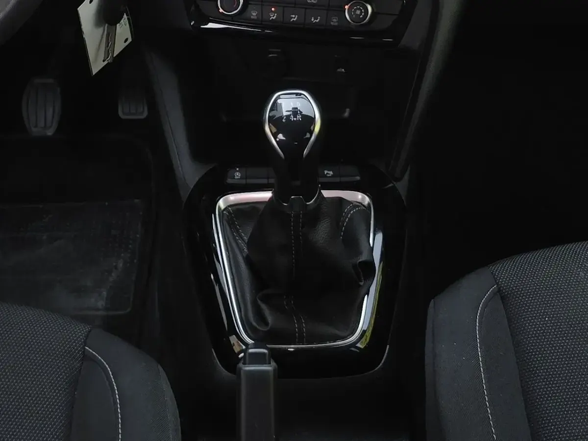 Usata Opel Corsa Elegance 75 CV (55 kW) 2023 Argento Utilitaria