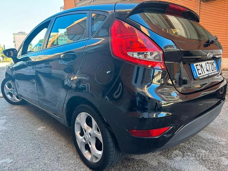 Usata Ford Fiesta Titanium 71 CV (52 kW) 2012 Nero Utilitaria