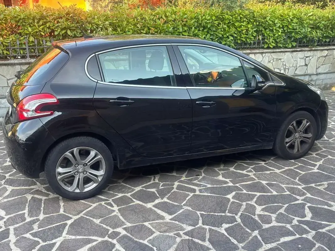 Usata Peugeot 208 Allure 82 CV (60 kW) 2014 Utilitaria