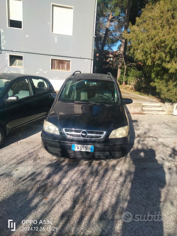 Usata Opel Zafira 101 CV (74 kW) 2005 Nero Monovolume