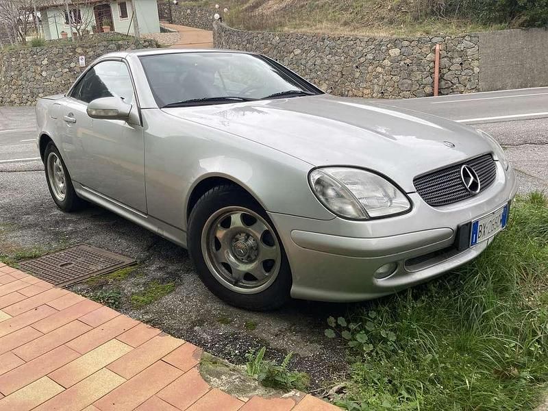 Usata Mercedes SLK200 163 CV (119 kW) 2002 Argento Cabrio