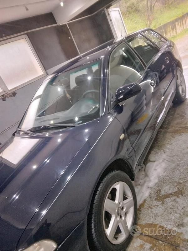 Usata Audi A4 110 CV (80 kW) 1999 Blu Station wagon