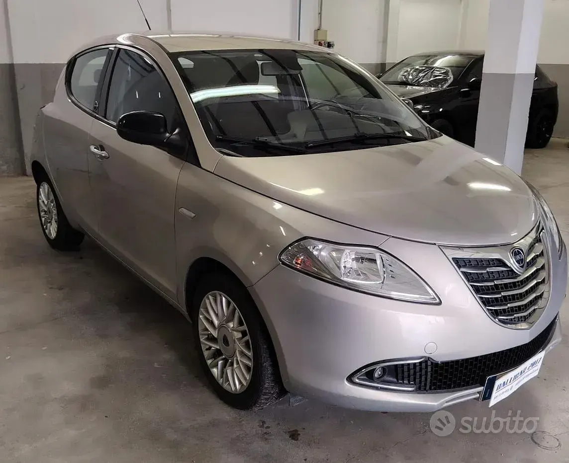 Usata Lancia Ypsilon 69 CV (50 kW) 2015 Utilitaria