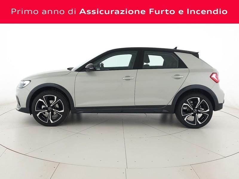 Nuova Audi A1 Ambiente 116 CV (85 kW) 2026 Argento cavo metallizzato nero mito meta SUV