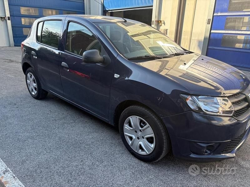 Usata Dacia Sandero Ambiance 75 CV (55 kW) 2014 Blu Berlina