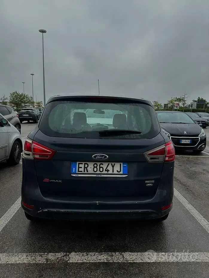 Usado Ford B-MAX 75 CV (55 kW) 2013 Gris Monovolumen