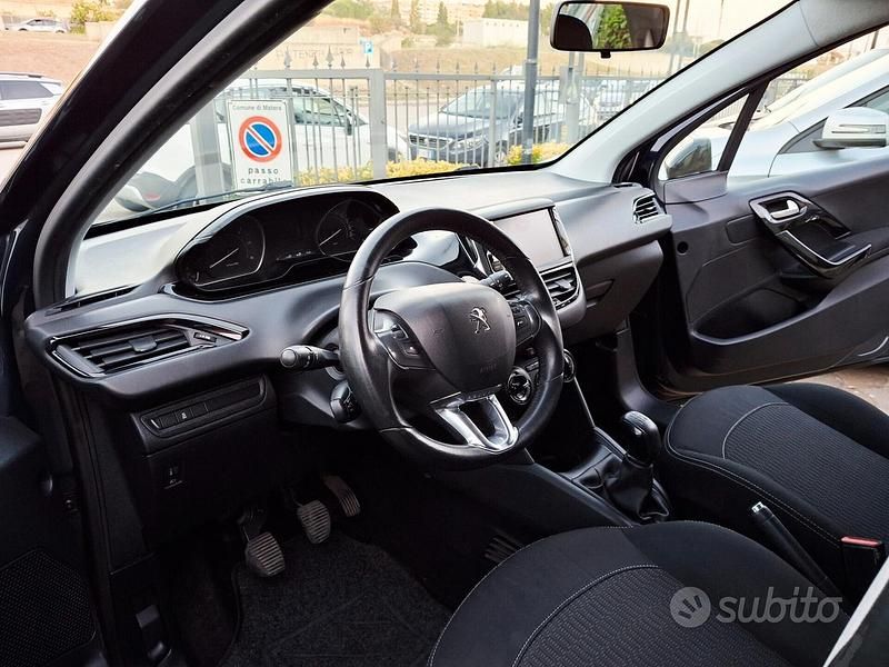 Begagnad Peugeot 208 75 HK (55 kW) 2017 Blå Halvkombi