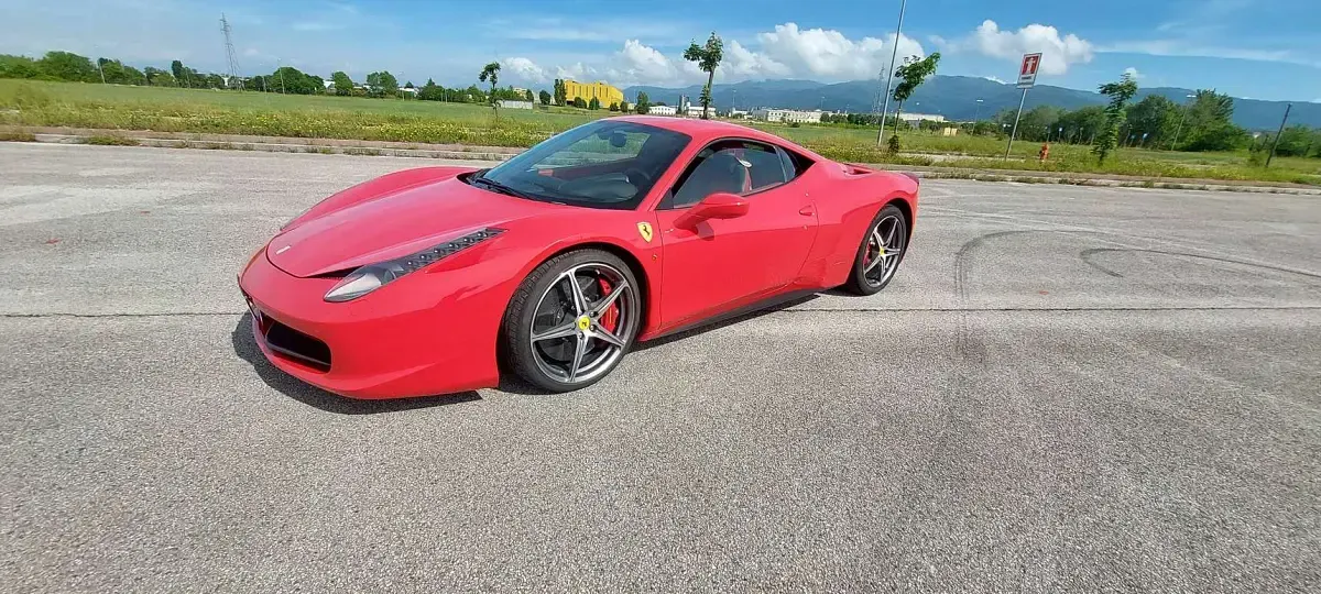 Usata Ferrari 458 570 CV (419 kW) 2011 Rosso Coupé