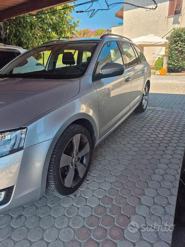 Usata Skoda Octavia G-TEC Executive 110 CV (80 kW) 2016 Argento Station wagon