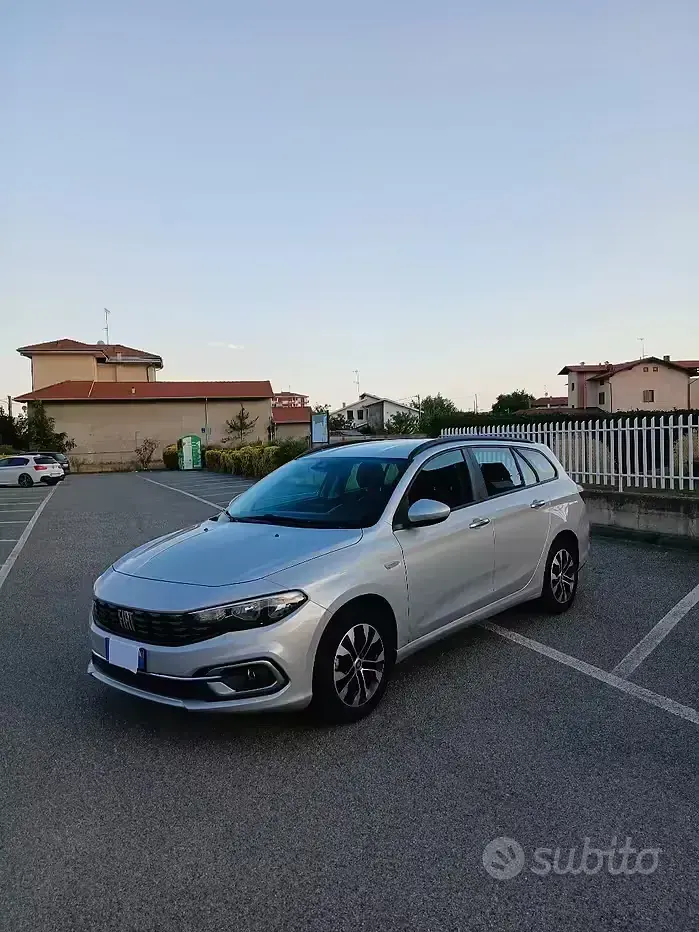 Usata Fiat Tipo City Life 131 CV (96 kW) 2022 Grigio Station wagon