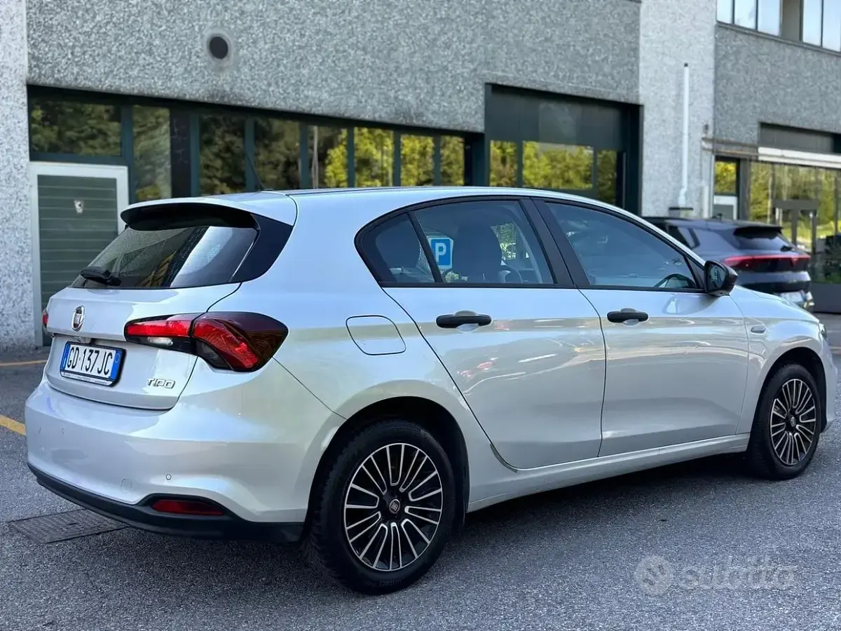 Usata Fiat Tipo Sport 100 CV (73 kW) 2021 Grigio Berlina