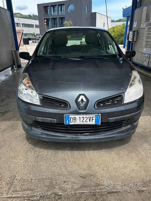 Blu Usata 2006 Renault Clio II Due volumi | 2150 € (Ottimo prezzo) - Immagine 1/4