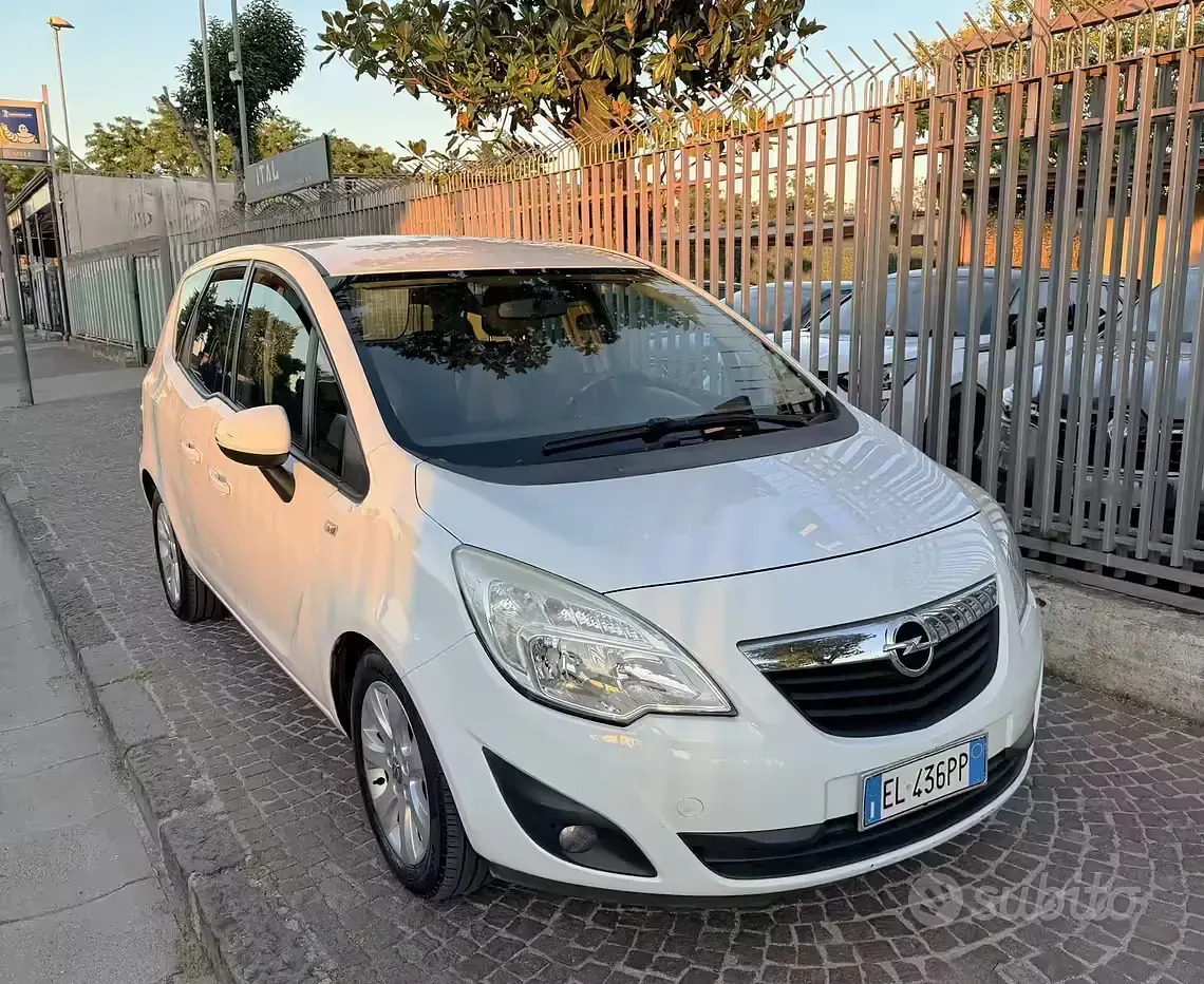 Usata Opel Meriva Cosmo 95 CV (69 kW) 2012 Bianco Monovolume