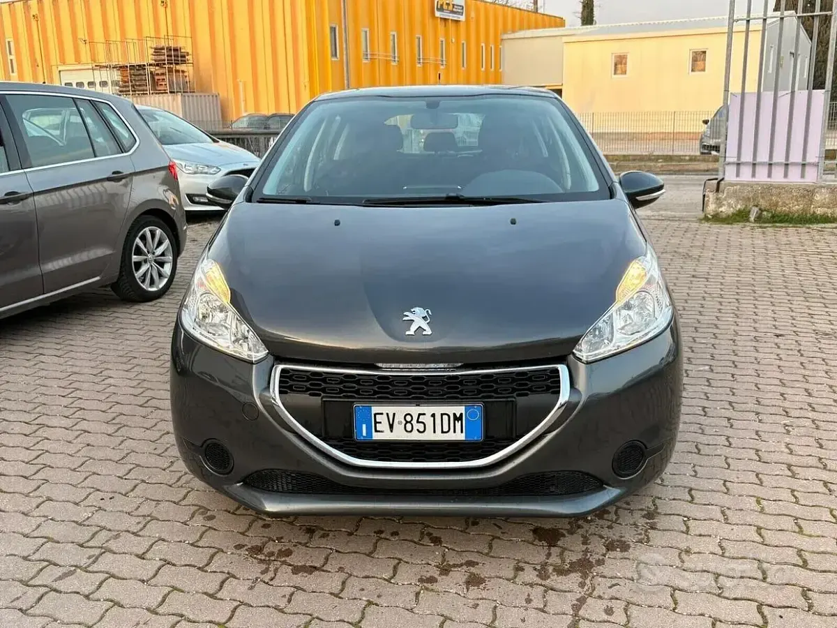 Usata Peugeot 208 Allure 68 CV (50 kW) 2014 Grigio Utilitaria