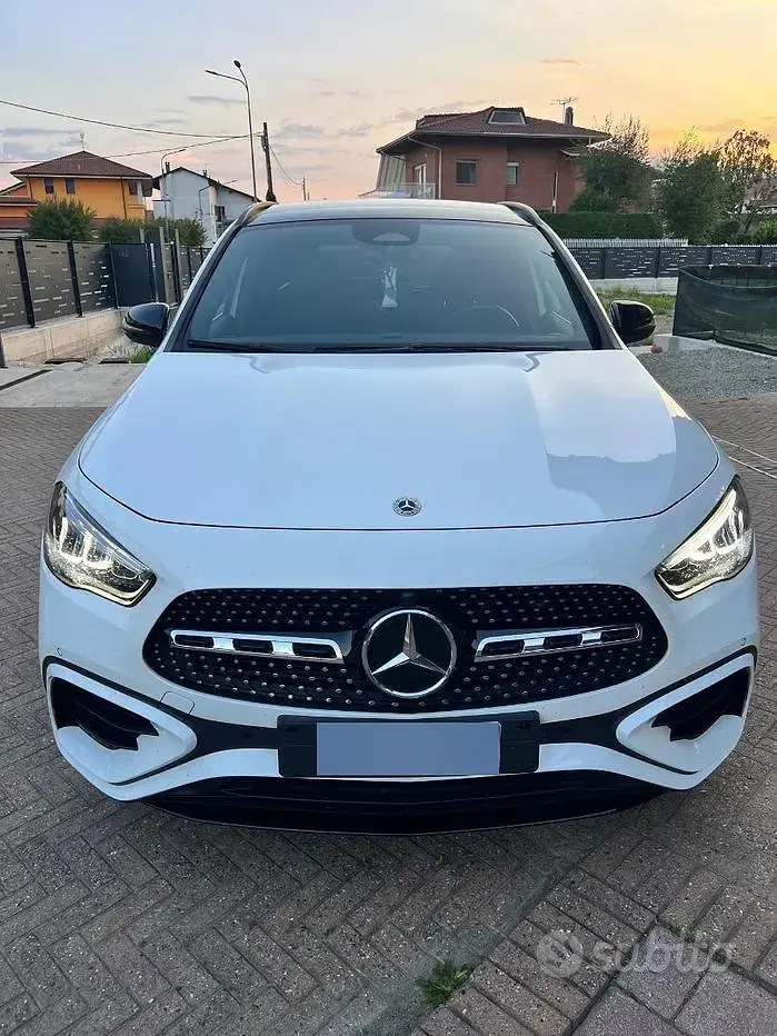 Usata Mercedes GLA200 Premium 163 CV (119 kW) 2023 Bianco SUV