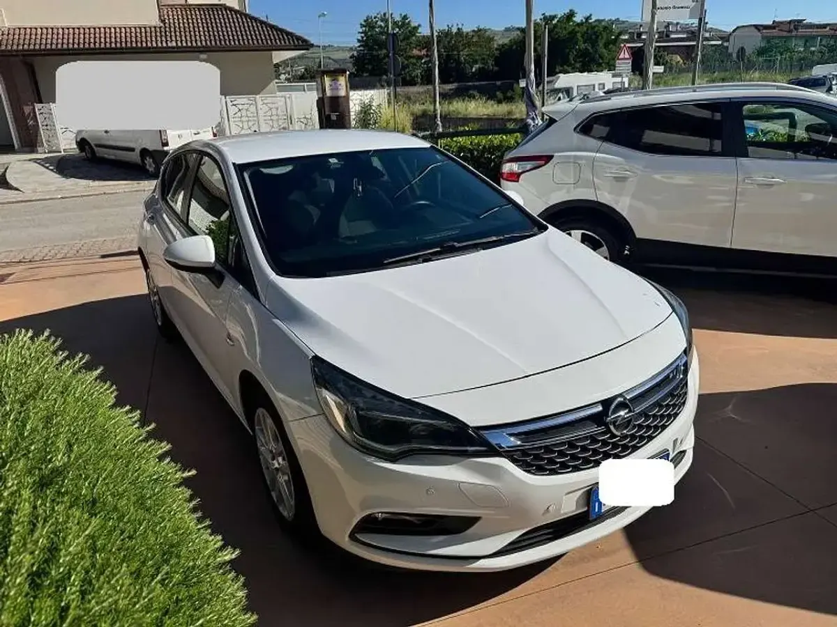 Usata Opel Astra Innovation 110 CV (80 kW) 2017 Bianco Berlina