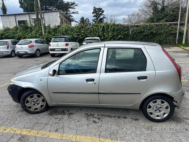 Usata Fiat Punto 70 CV (51 kW) 2004 Grigio Utilitaria