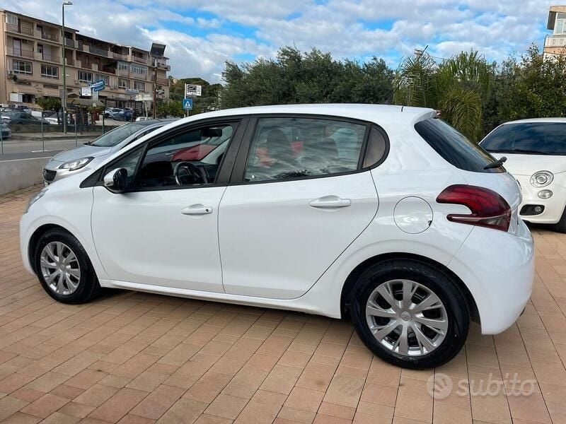 Usata Peugeot 208 92 CV (67 kW) 2019 Bianco Utilitaria