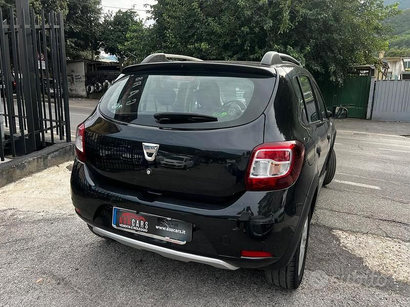 Usata Dacia Sandero Ambiance 90 CV (66 kW) 2015 Nero Utilitaria